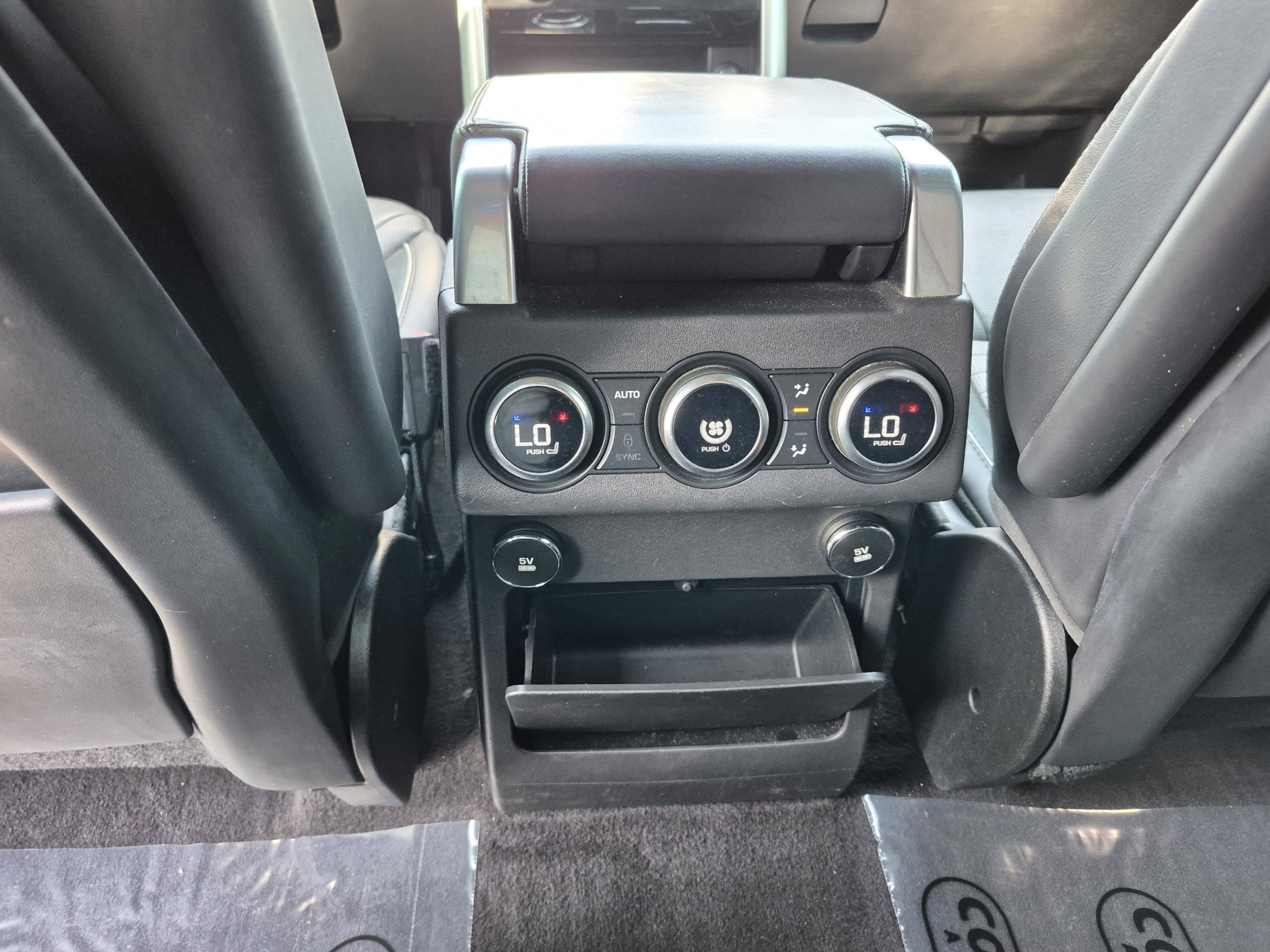 Used 2018 Land Rover Discovery HSE Luxury AWD/4WD image 17
