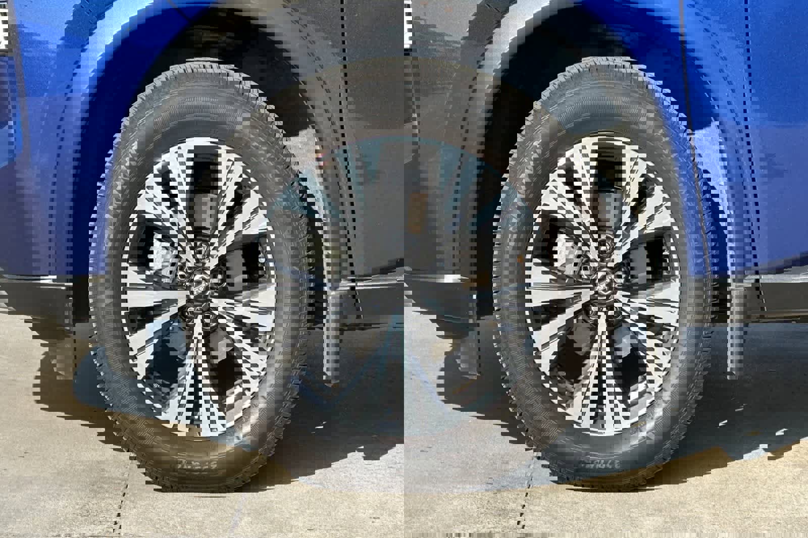 Used 2023 Nissan Rogue SV image 27