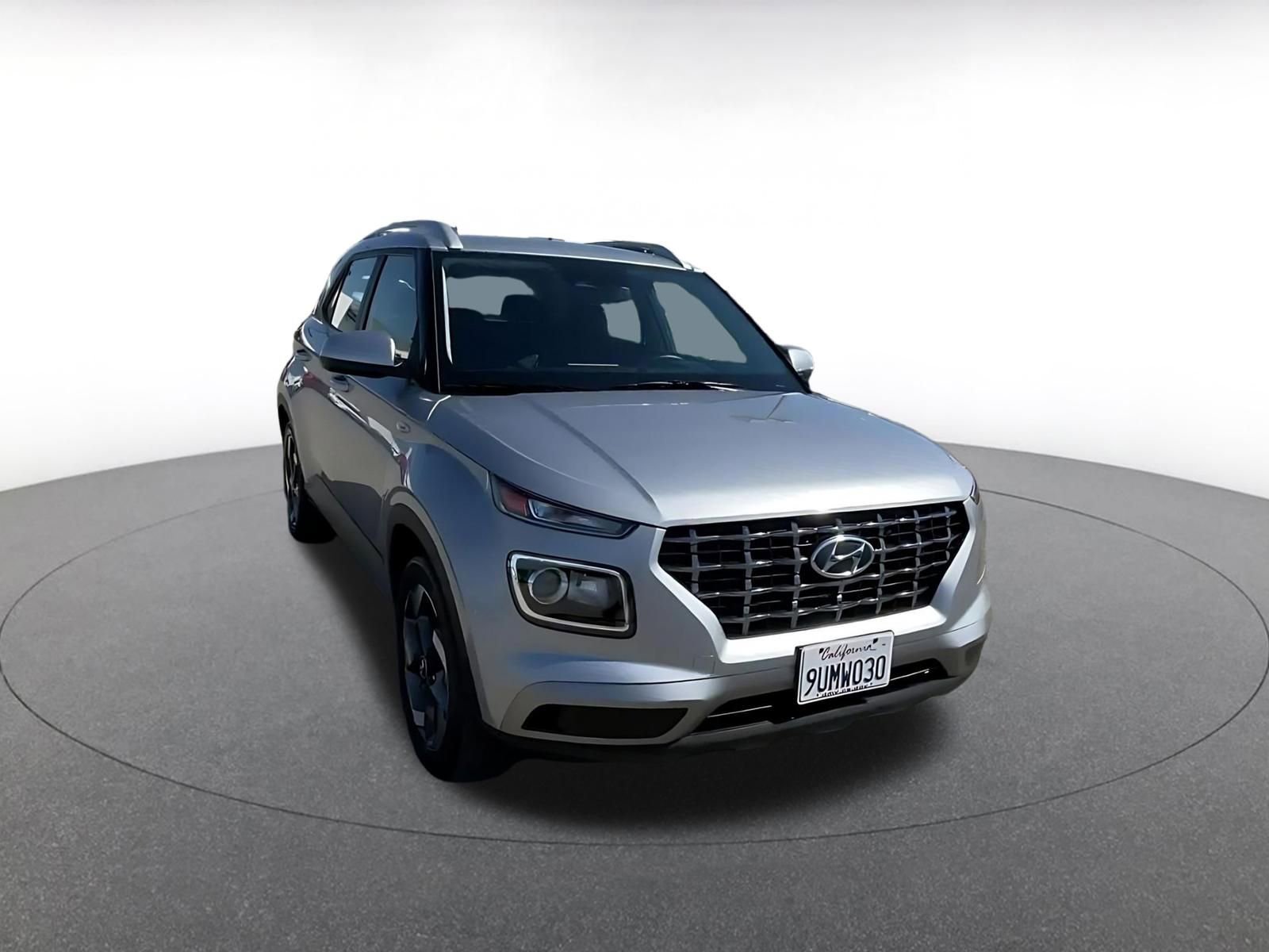 Used 2025 Hyundai Venue SEL image 3