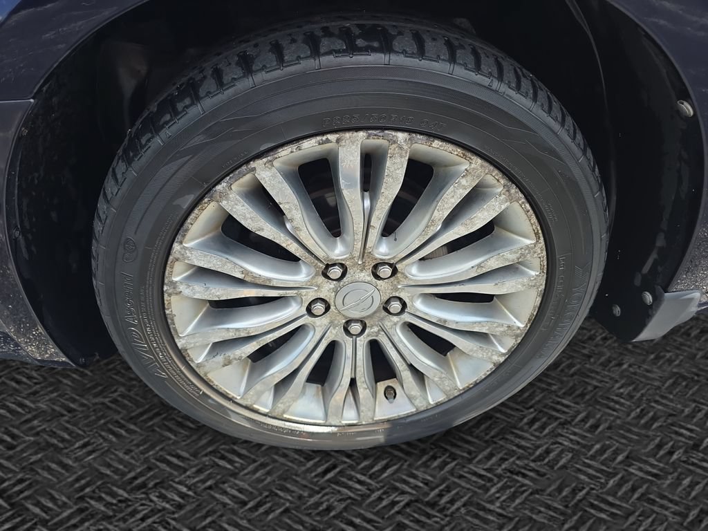 Used 2012 Chrysler 200 Limited FWD image 11