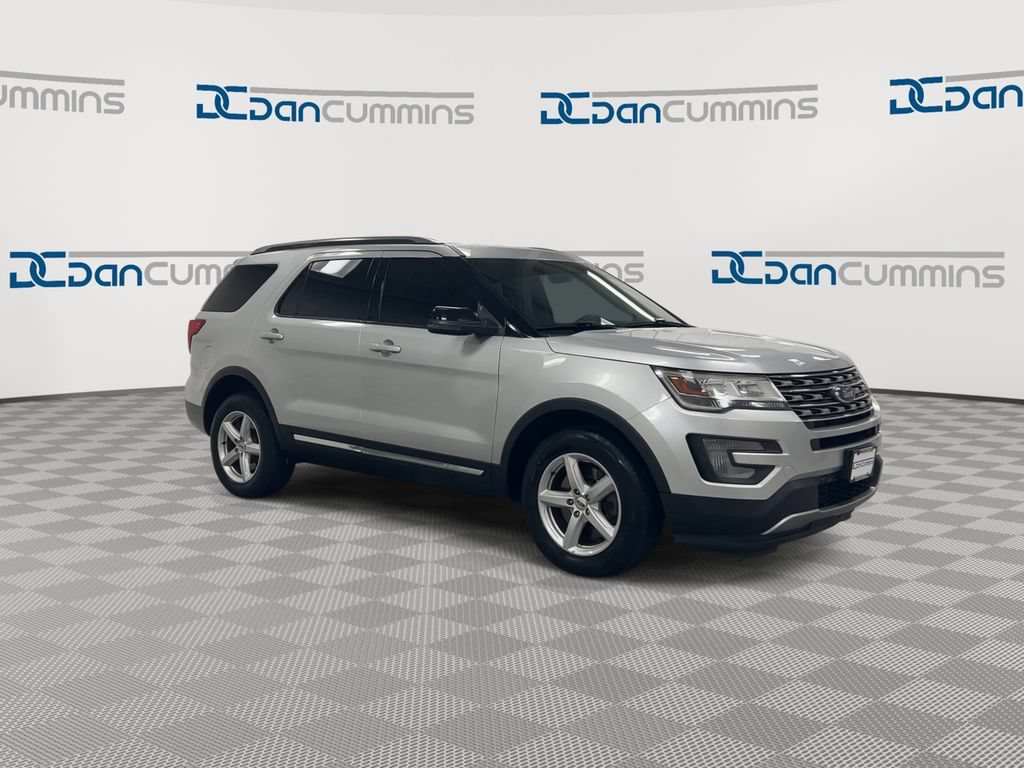 Used 2017 Ford Explorer XLT AWD/4WD image 2