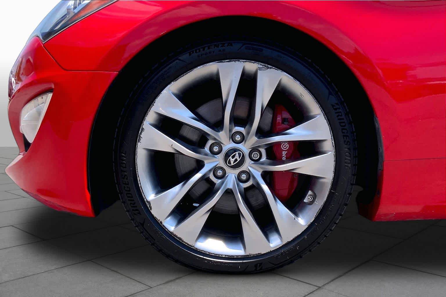 Used 2013 Hyundai Genesis 3.8 RWD image 10