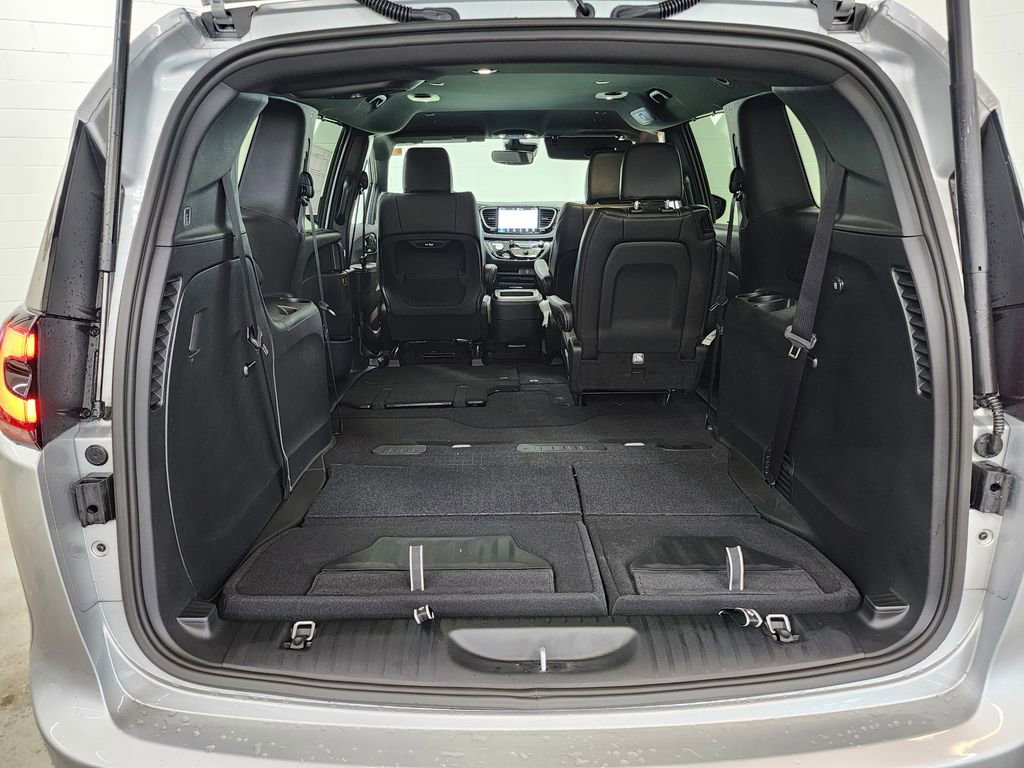 New 2026 Chrysler Pacifica Select w/ S Appearance Package image 38