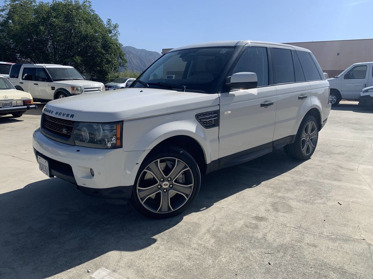 Used 2010 Land Rover Range Rover Sport Supercharged AWD/4WD image 2