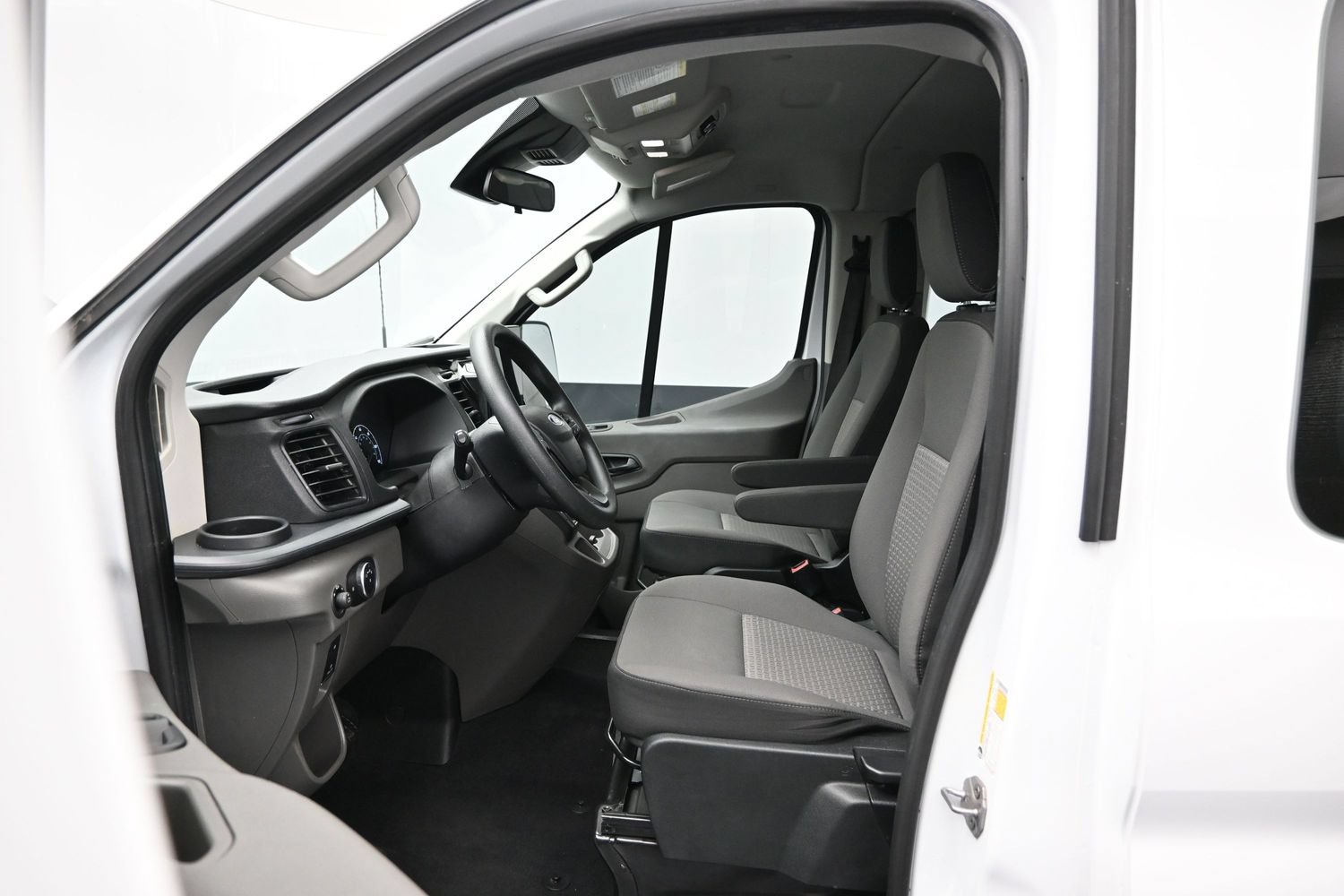Used 2024 Ford Transit 350 XLT RWD image 9