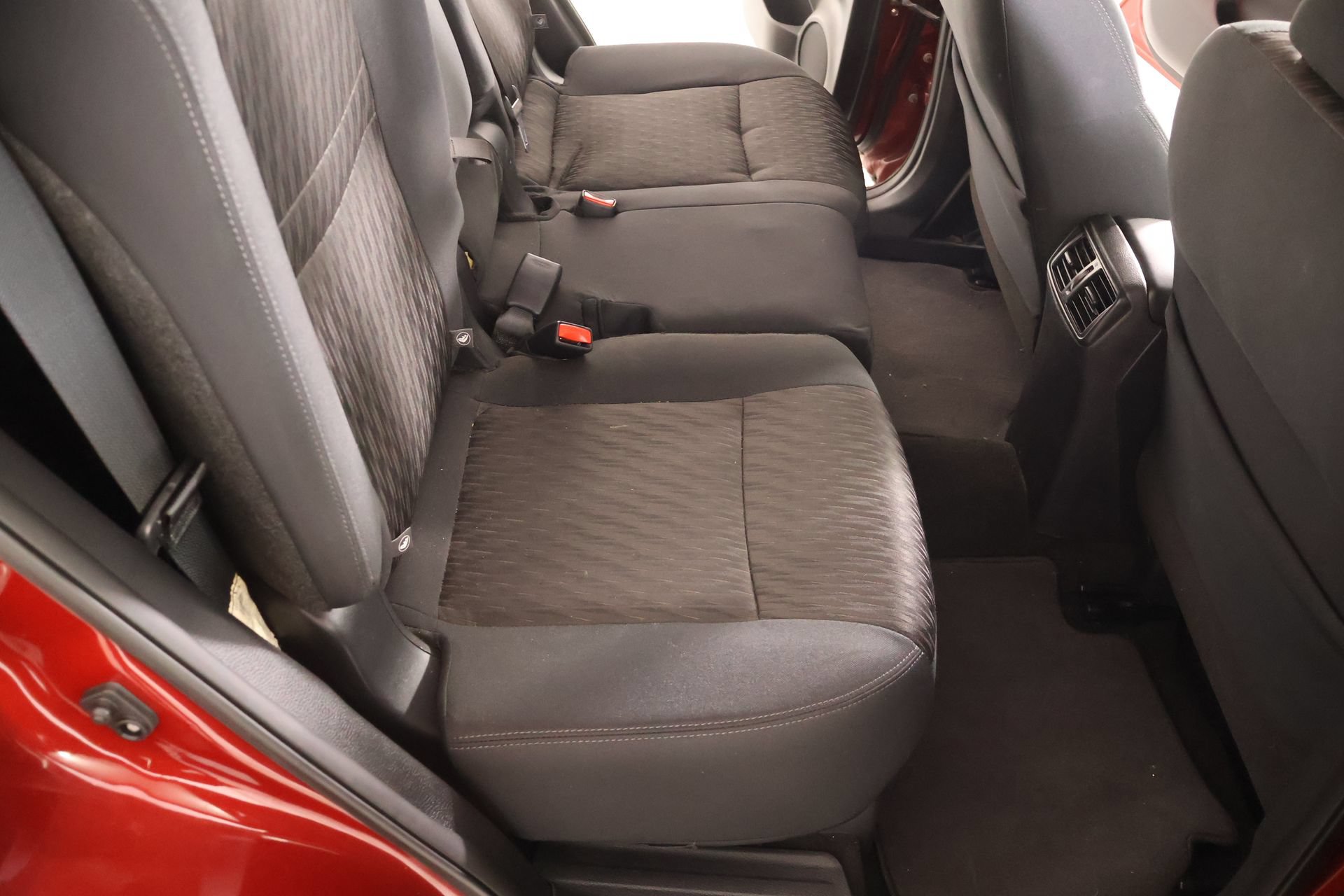 Used 2018 Nissan Rogue SV FWD image 14