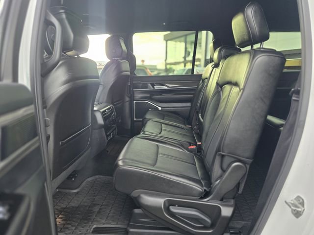 Used 2024 Jeep Wagoneer L Series II w/ Flexible Seating Group RWD image 18