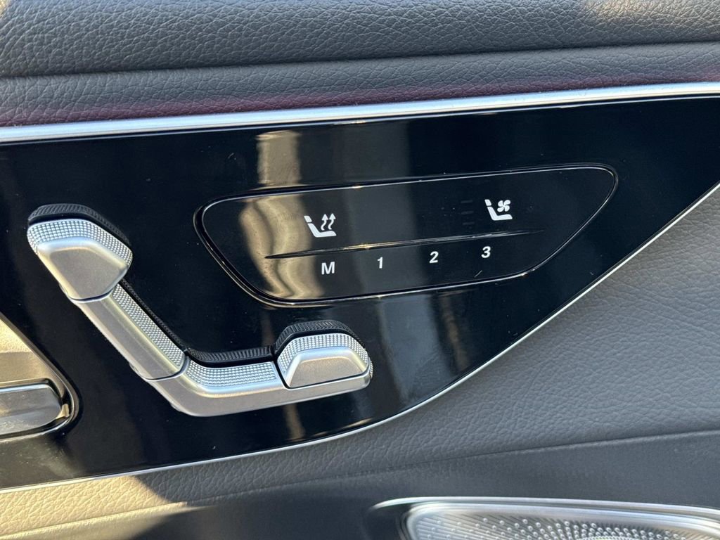 Used 2025 Mercedes-Benz GLC 300 4MATIC image 28