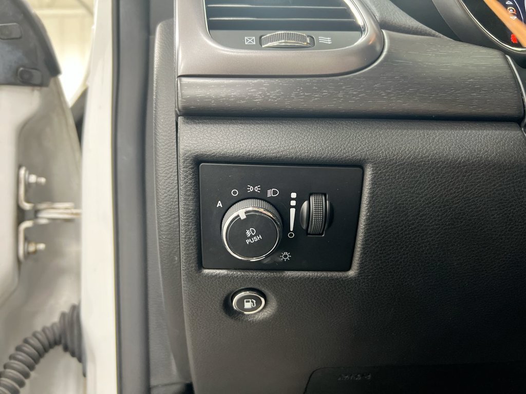 Used 2018 Jeep Grand Cherokee Laredo AWD/4WD image 18