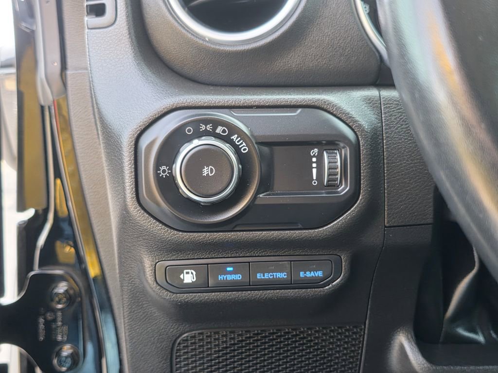 Used 2023 Jeep Wrangler Unlimited Sahara w/ Cold Weather Group image 14