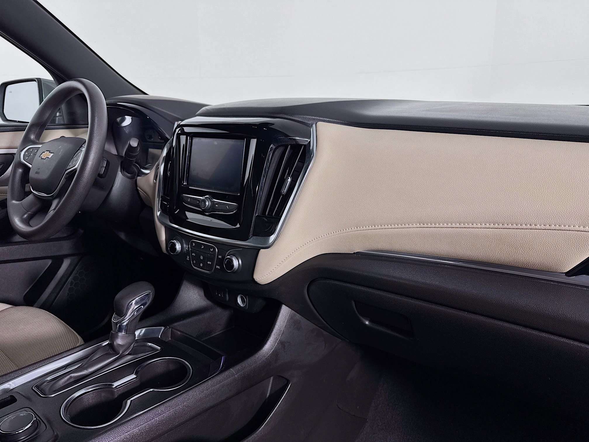 Used 2024 Chevrolet Traverse LS w/ Safety Package image 29