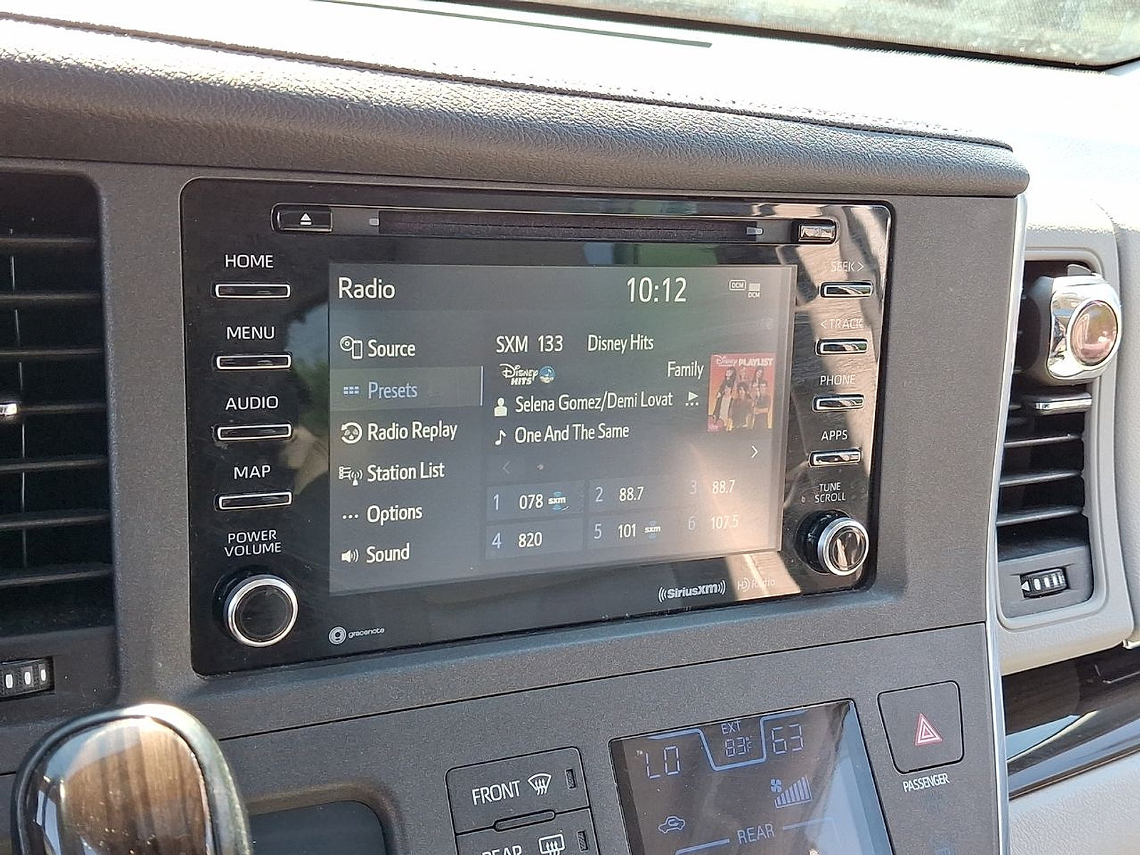 Used 2019 Toyota Sienna XLE w/ XLE Navigation Package FWD image 22