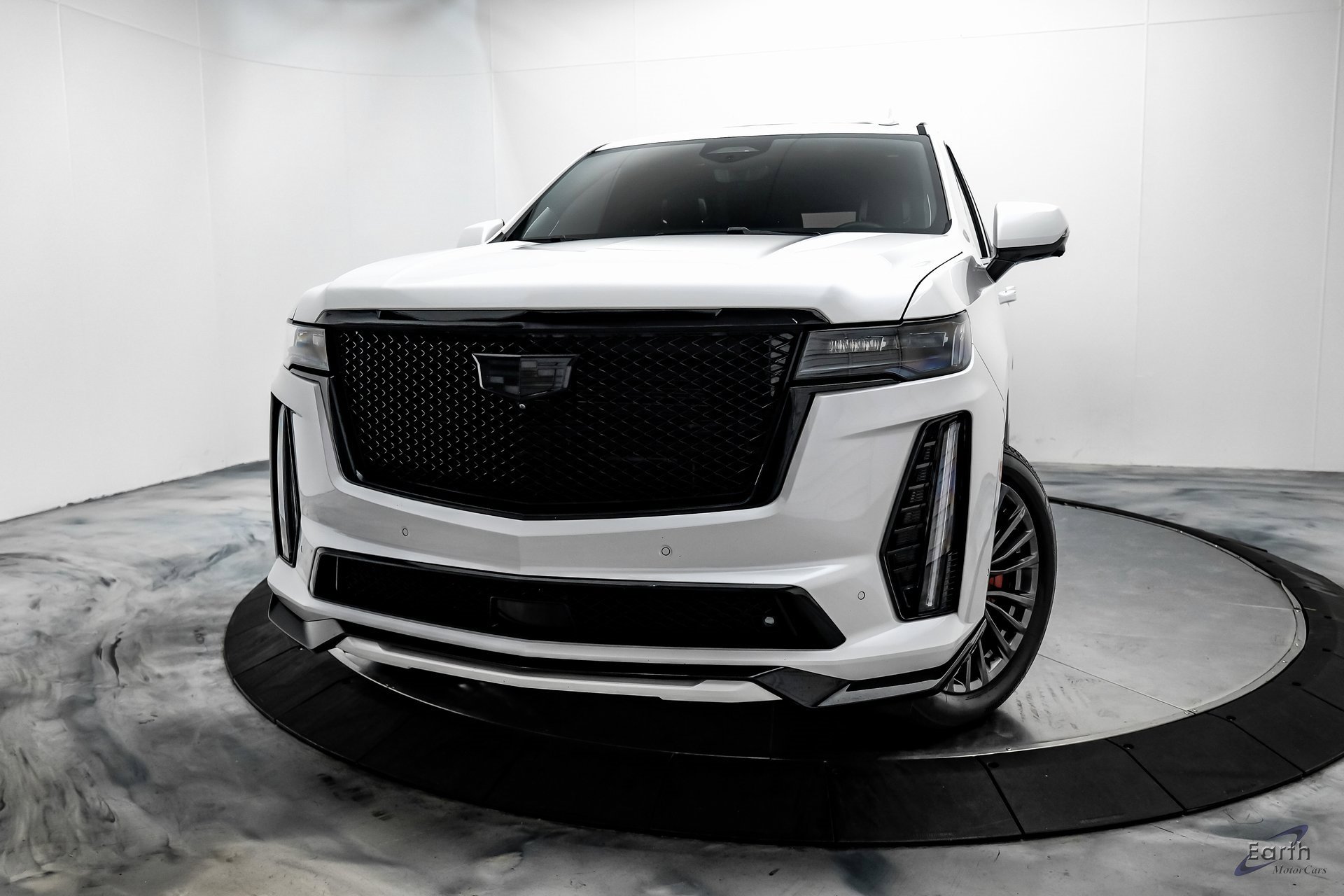 Used 2023 Cadillac Escalade V image 3