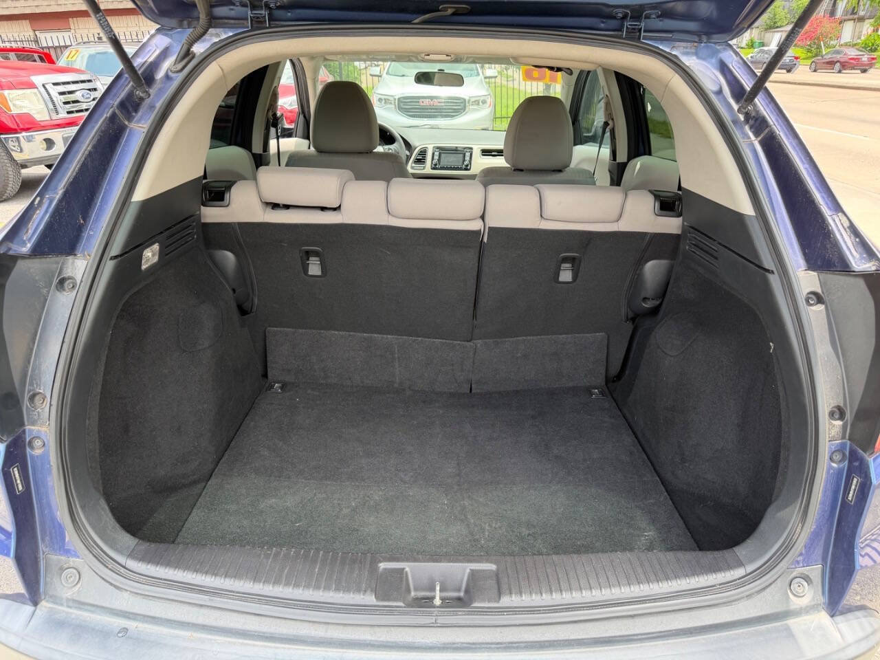 Used 2016 Honda HR-V LX image 17