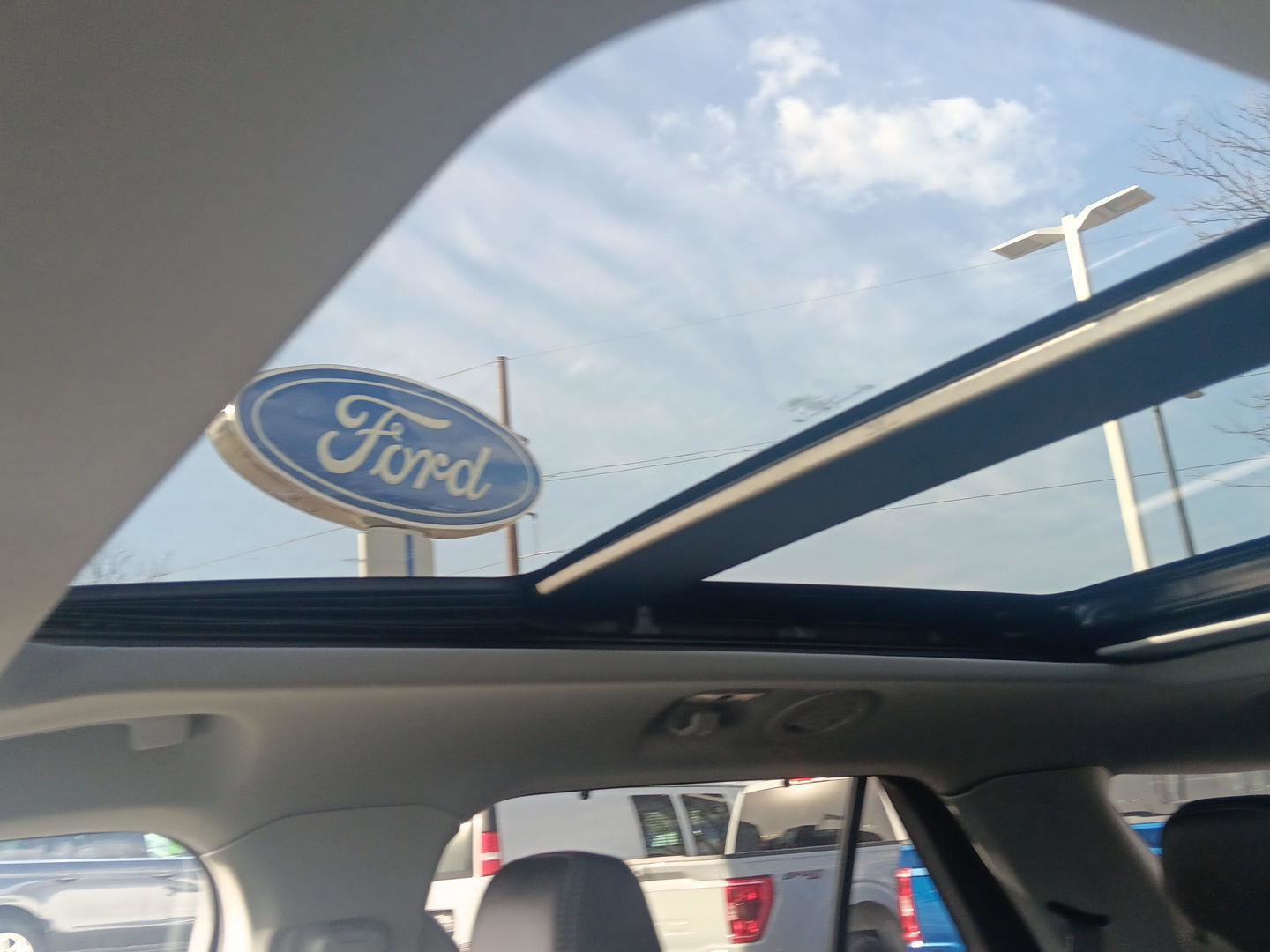 Used 2023 Ford Explorer Limited w/ Limited Technology Package image 12