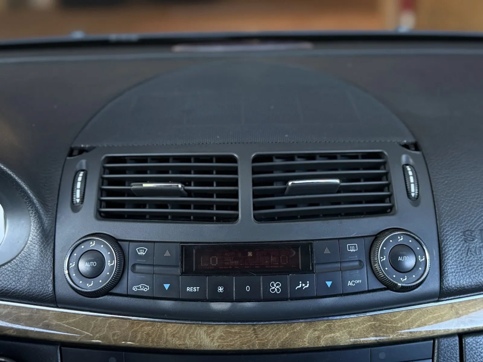 Used 2005 Mercedes-Benz E 500 Sedan image 28