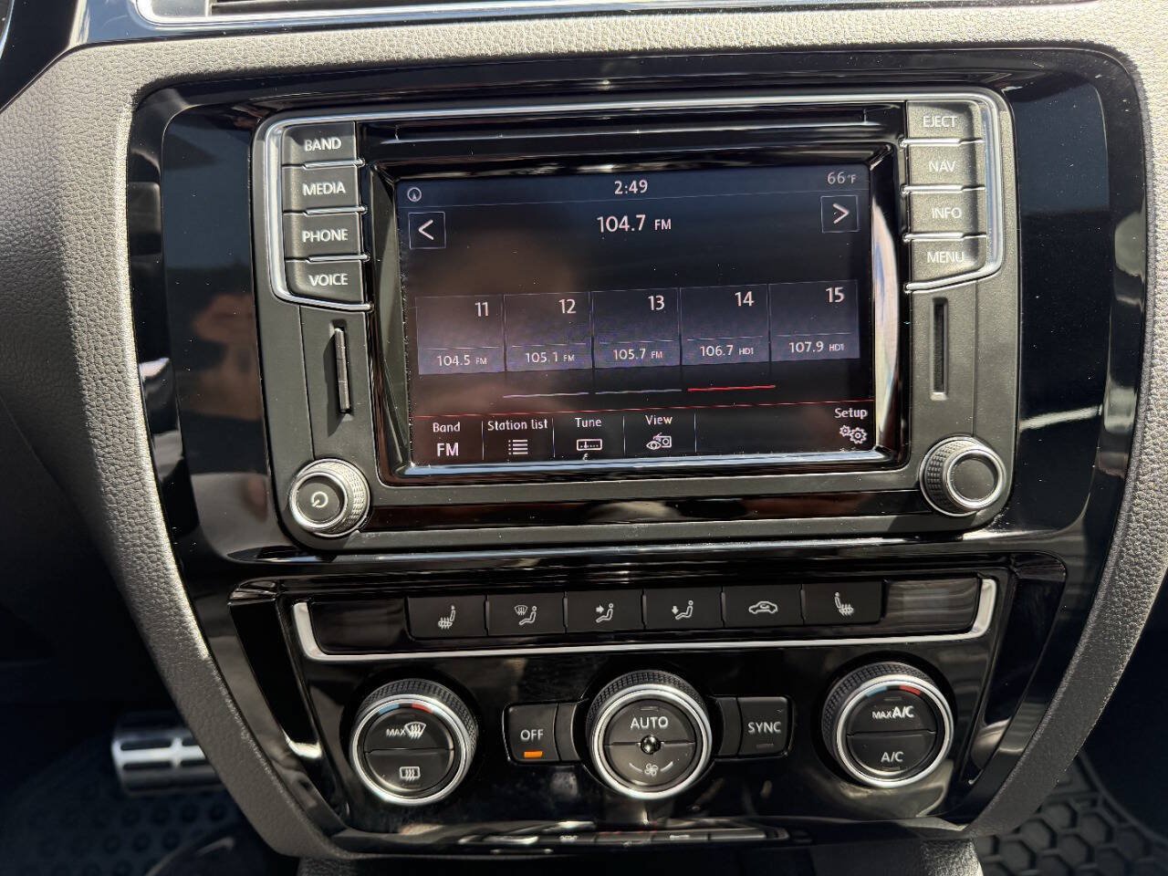 Used 2017 Volkswagen Jetta GLI FWD image 36
