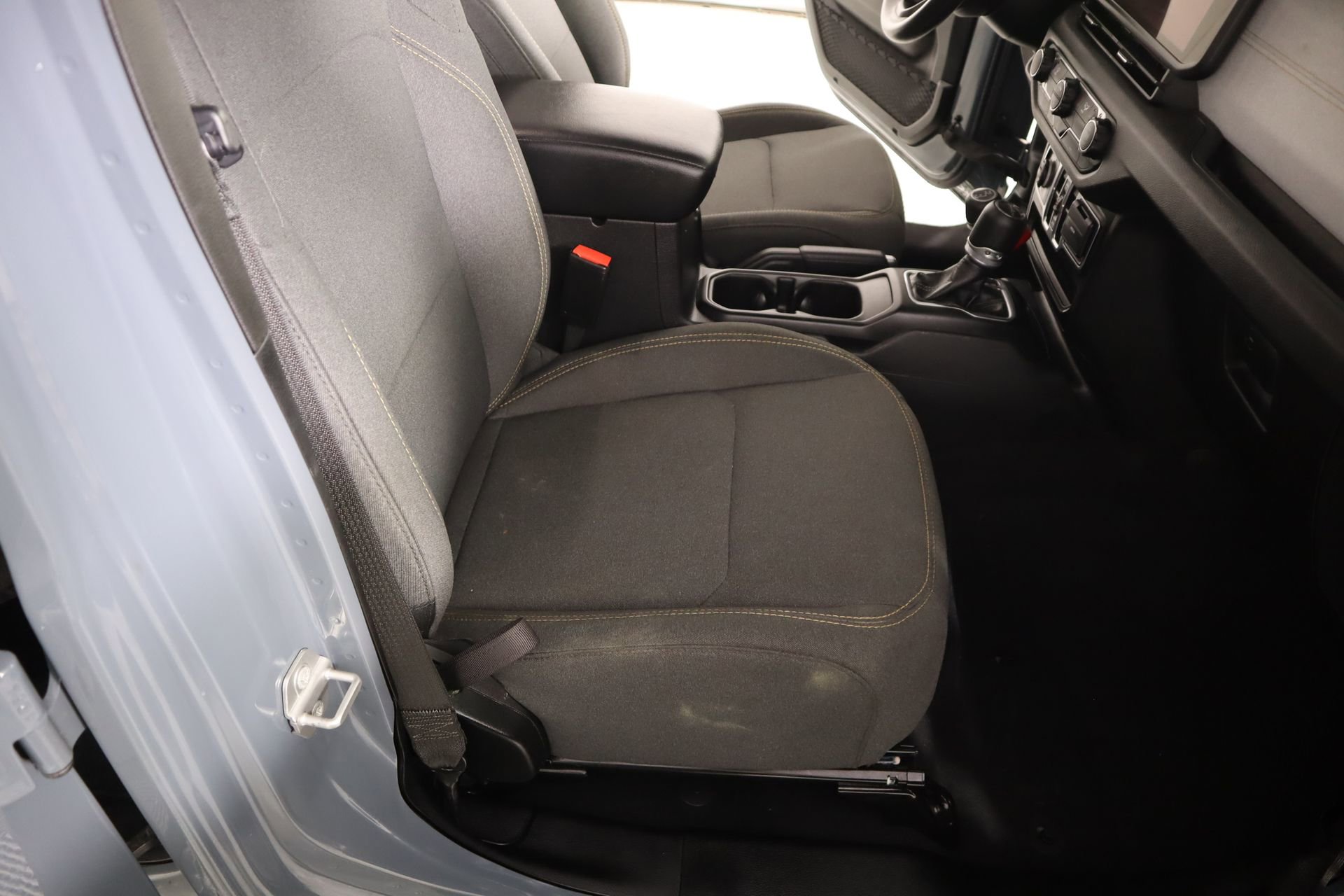Used 2025 Jeep Gladiator Sport image 12