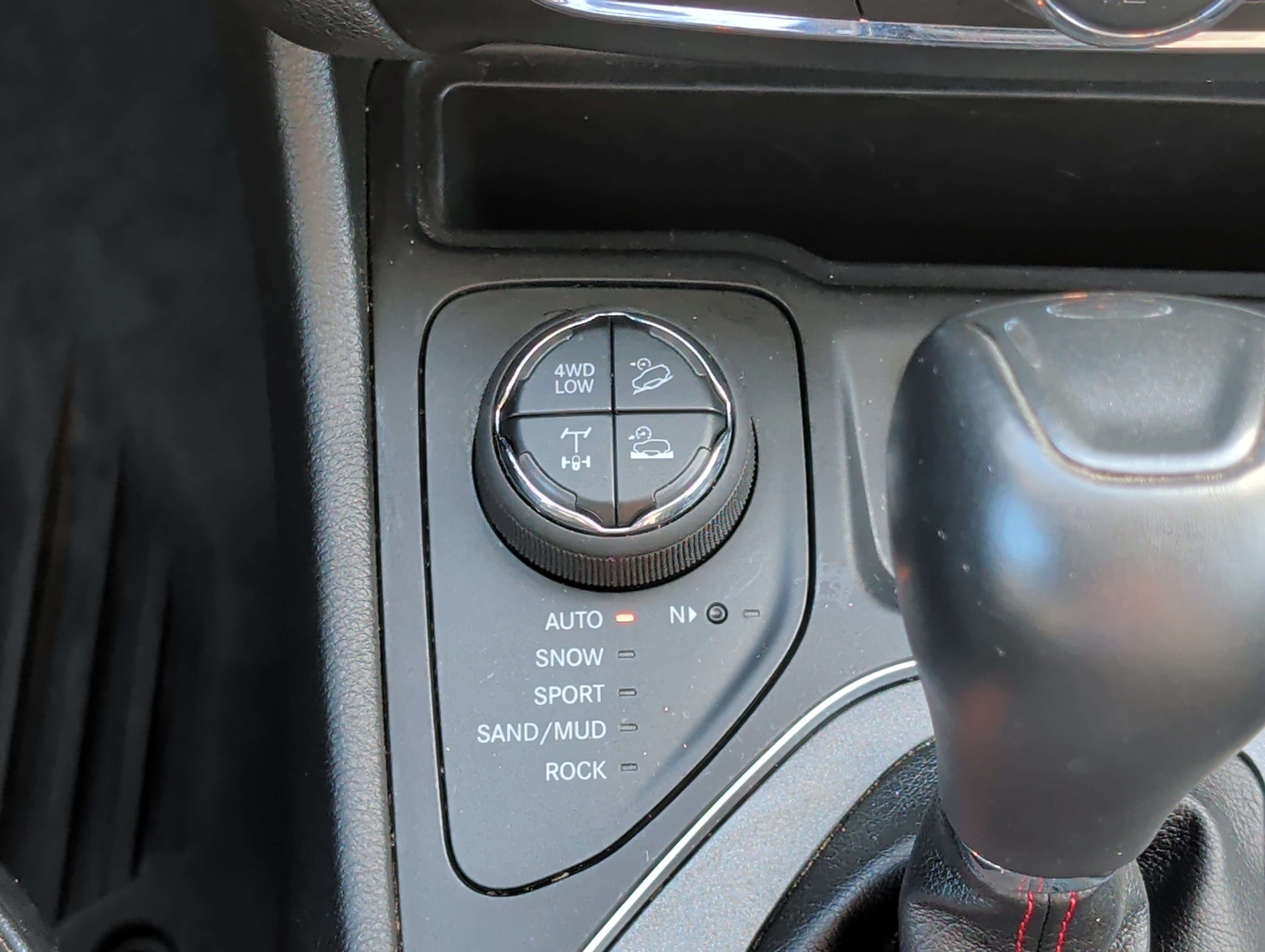 Used 2020 Jeep Cherokee Trailhawk w/ Cold Weather Group AWD/4WD image 26