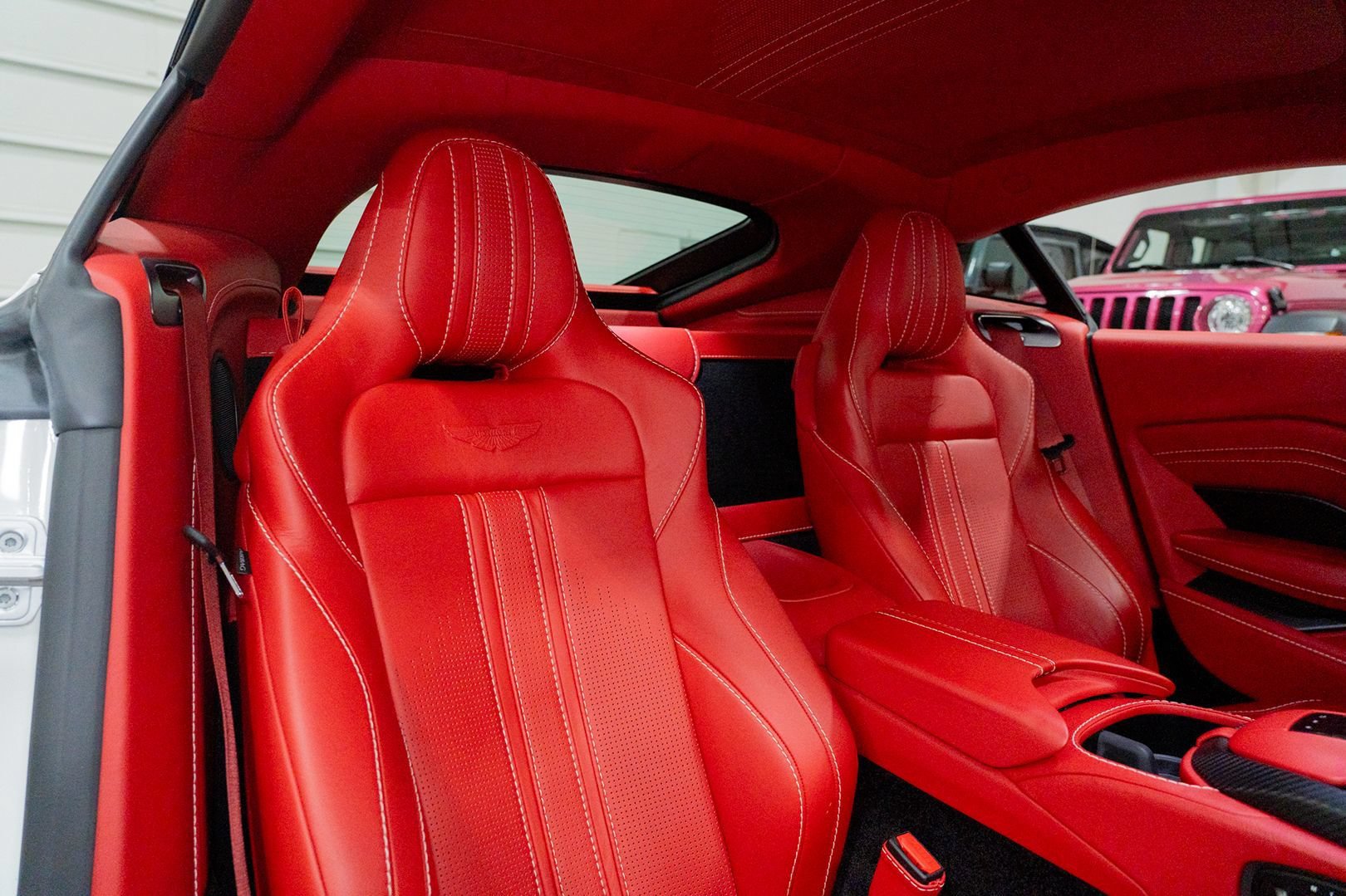 Used 2019 Aston Martin V8 Vantage Coupe RWD image 29