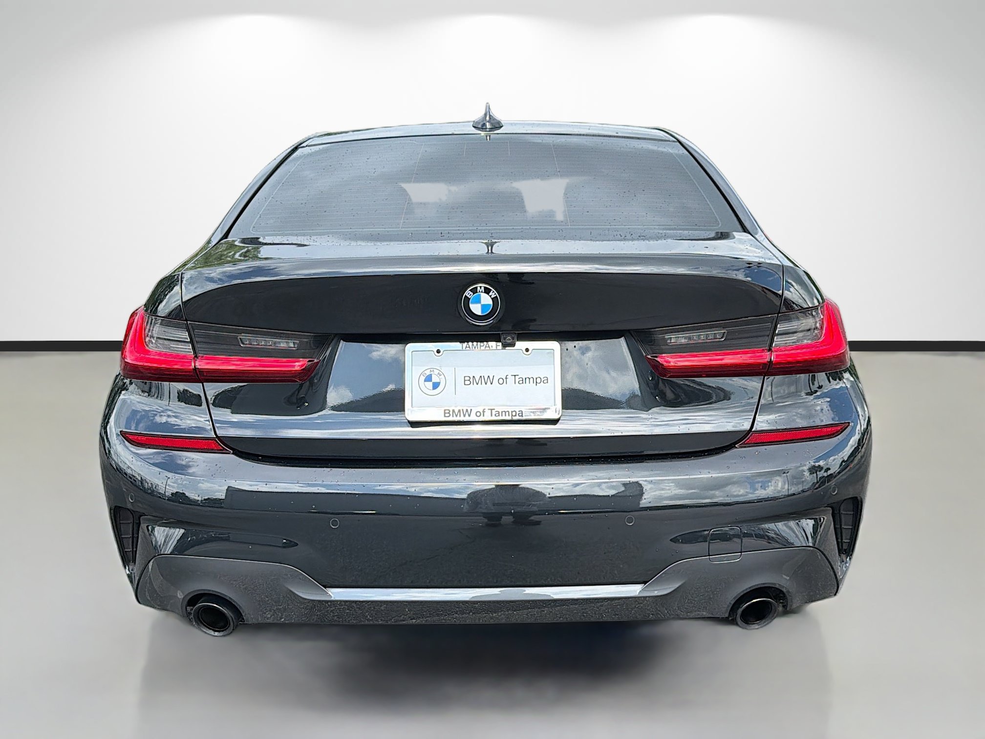 Used 2021 BMW 330i Sedan w/ M Sport Package RWD image 4