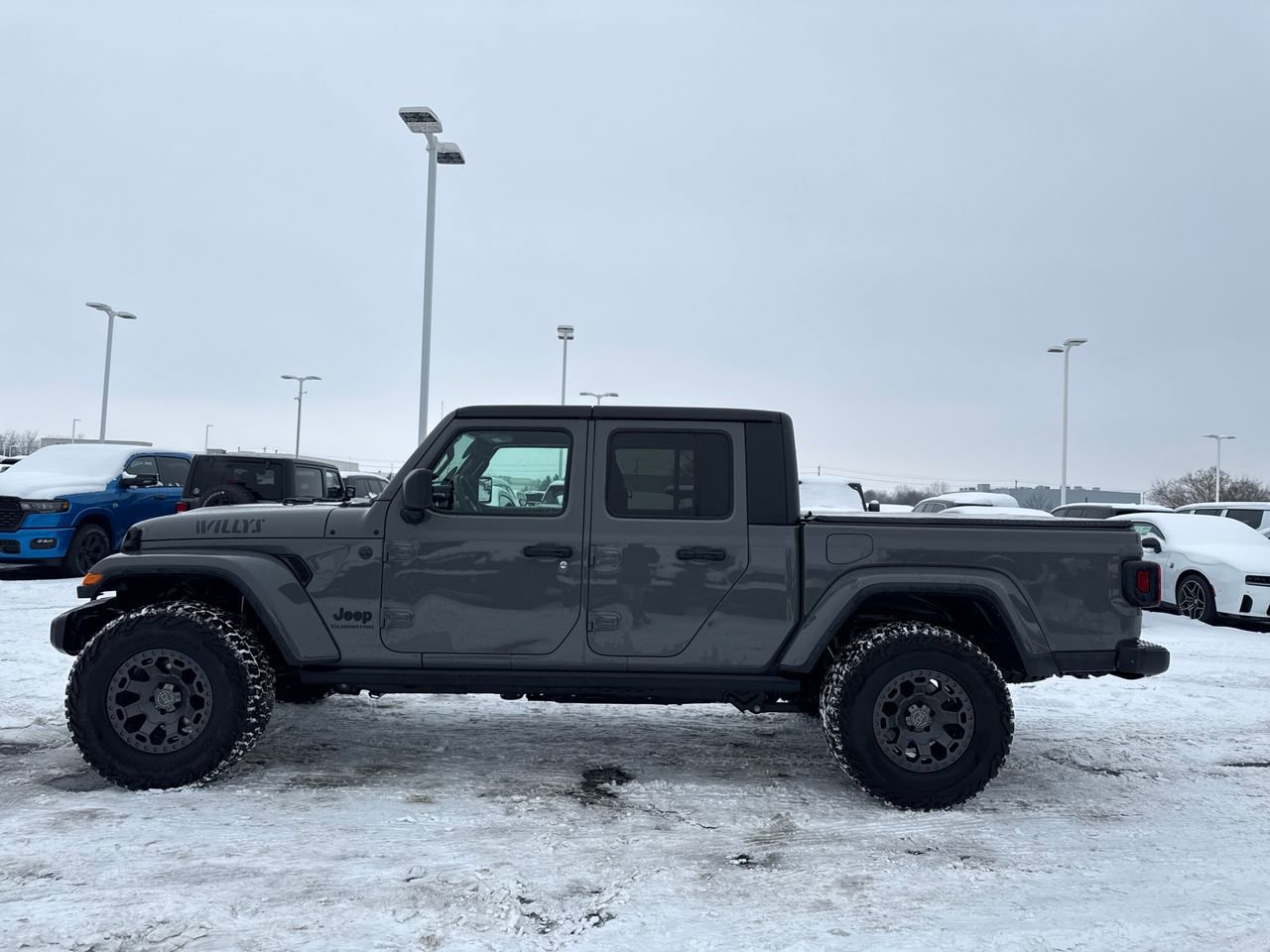 Used 2022 Jeep Gladiator Sport image 6