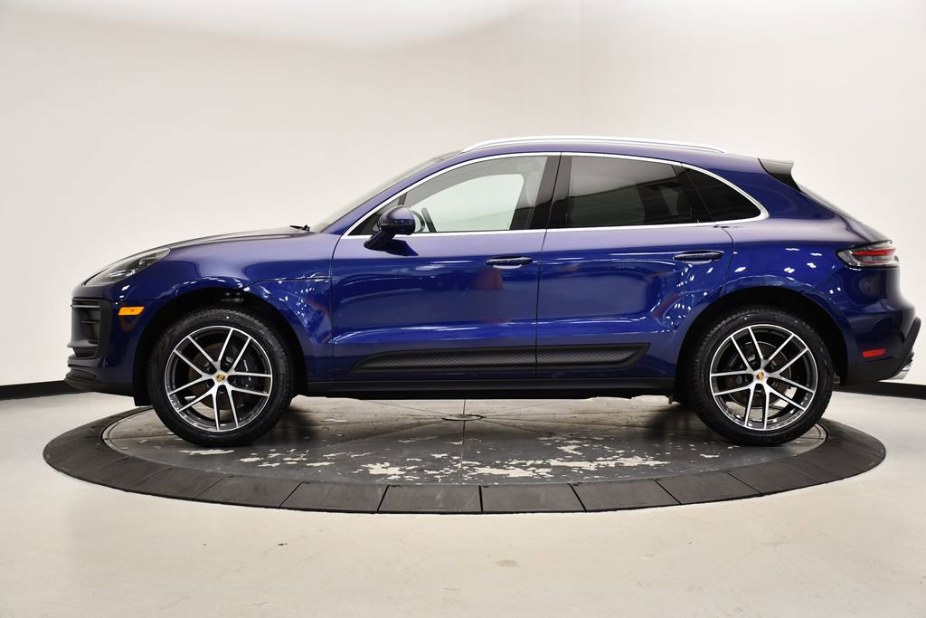 Certified 2025 Porsche Macan image 2