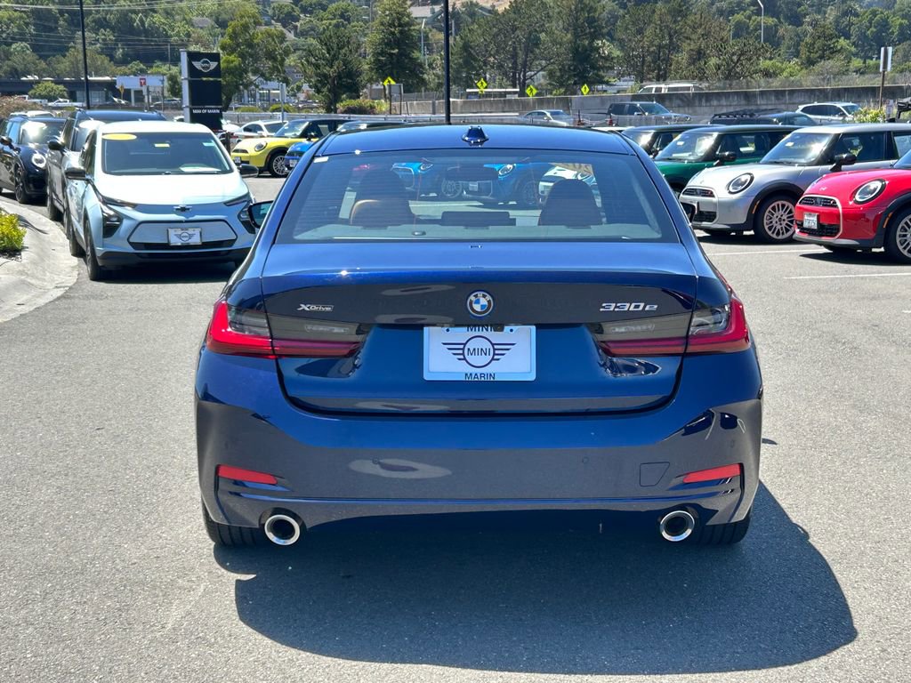 Used 2023 BMW 330e xDrive w/ Premium Package AWD/4WD image 4