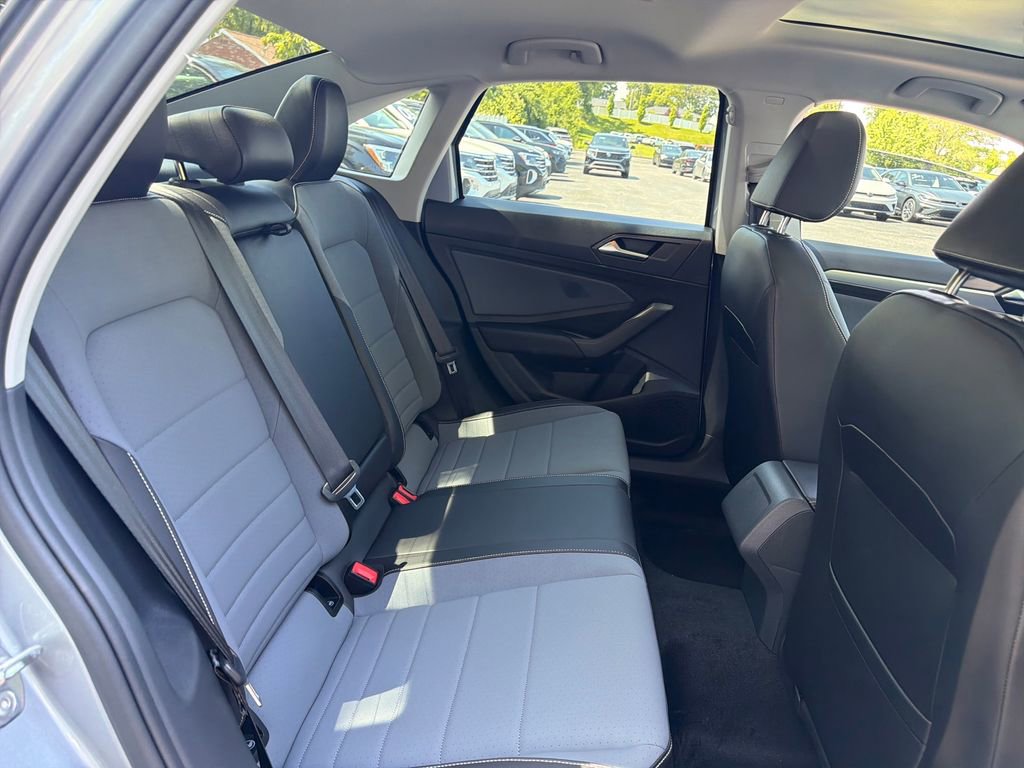 Used 2025 Volkswagen Jetta SE w/ Sunroof Package FWD image 50