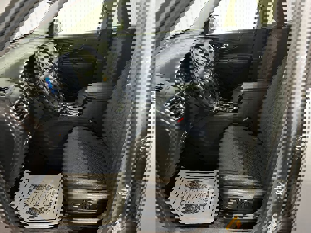 Used 2023 Chevrolet Equinox LT image 5