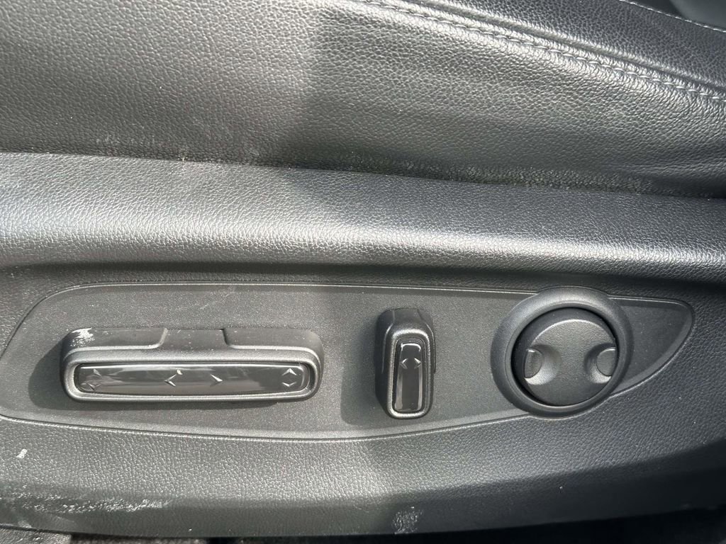 Used 2025 Honda CR-V EX-L image 16