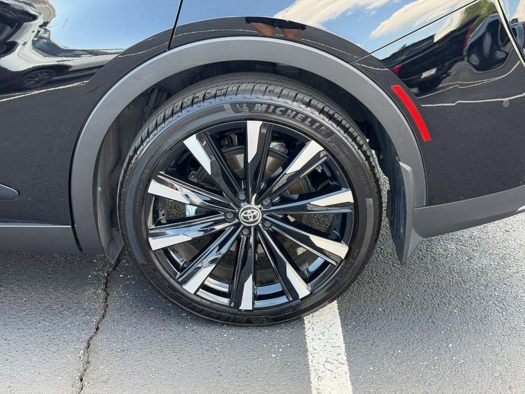 Certified 2025 Toyota Crown Platinum AWD/4WD image 9