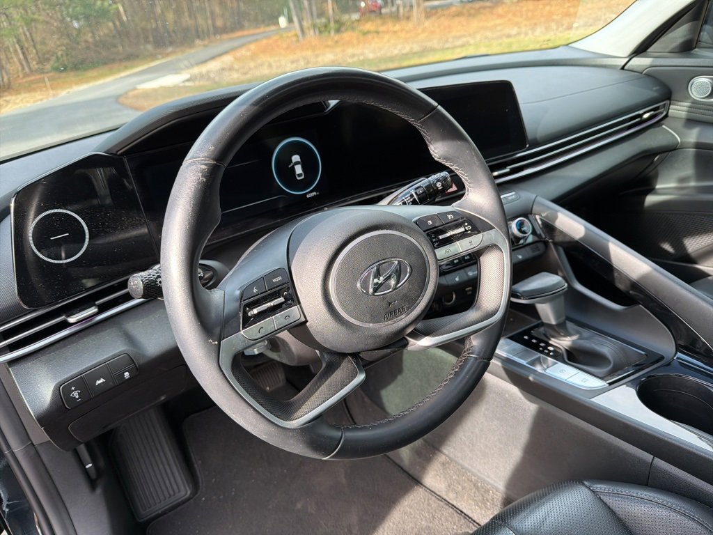 Used 2023 Hyundai Elantra Limited image 9