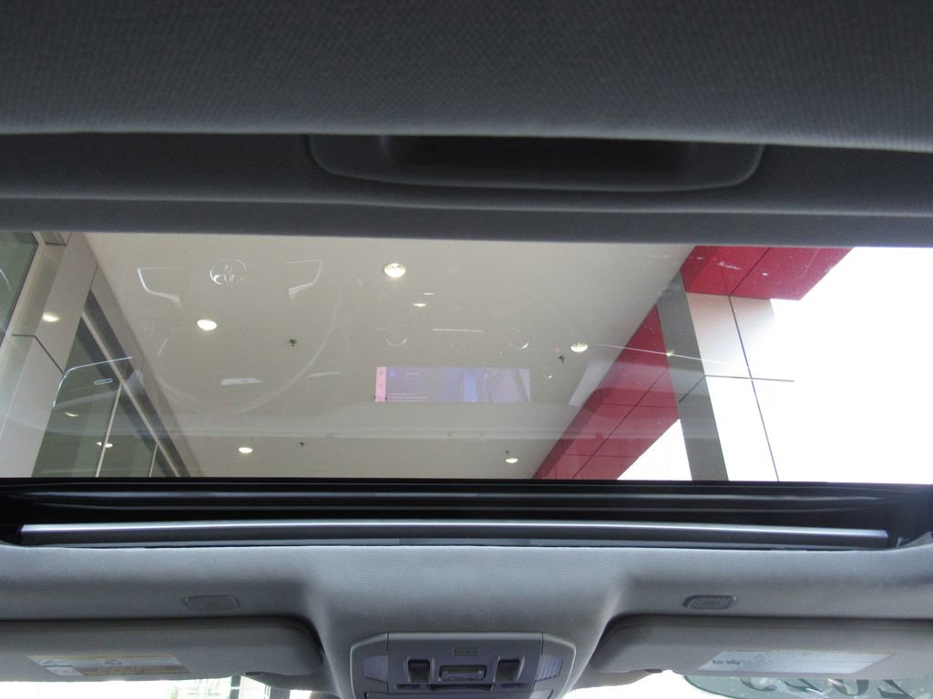 Used 2023 Toyota Highlander Limited image 30