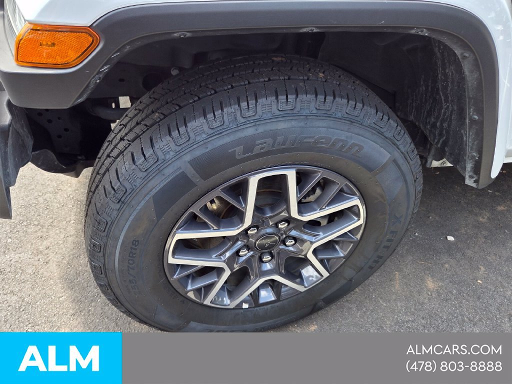 Used 2025 Jeep Wrangler Unlimited Sahara AWD/4WD image 2