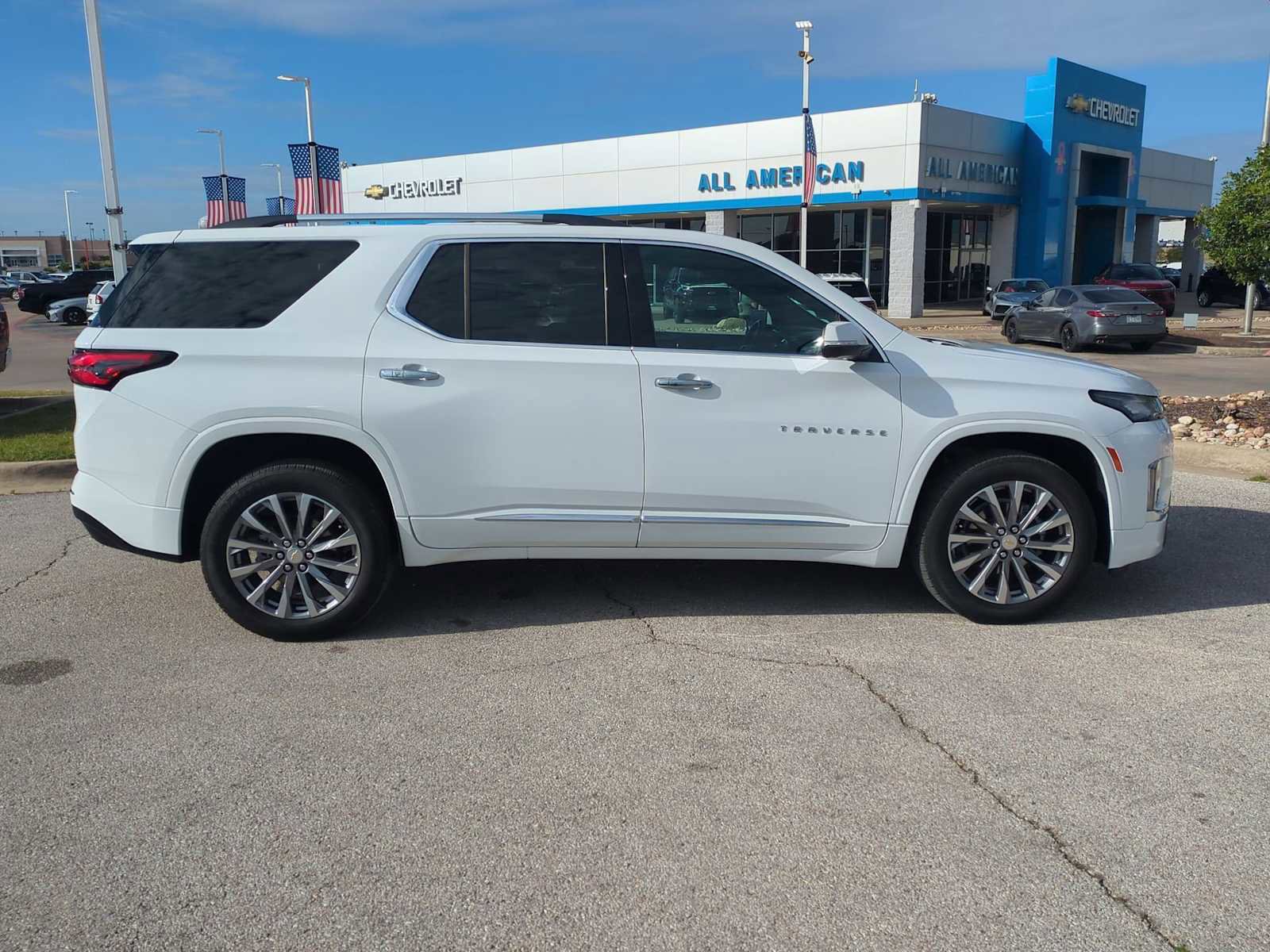 Used 2023 Chevrolet Traverse Premier image 9