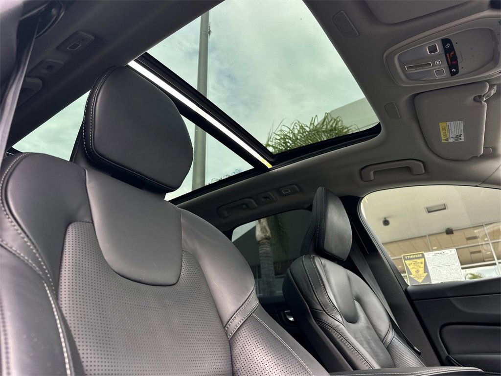 Certified 2023 Volvo XC60 B5 Ultimate image 16