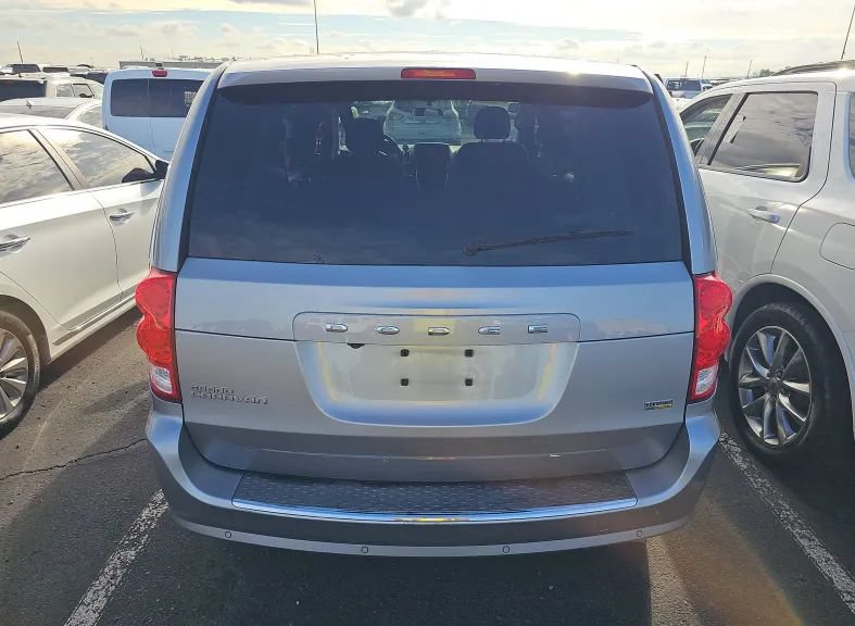 Used 2018 Dodge Grand Caravan SE w/ Rear Park Assist Package FWD image 4