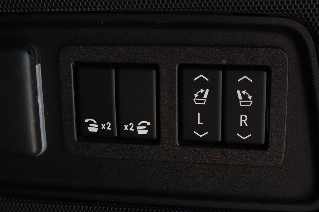 Used 2023 Cadillac Escalade Sport Platinum w/ LPO, ONYX Package AWD/4WD image 12