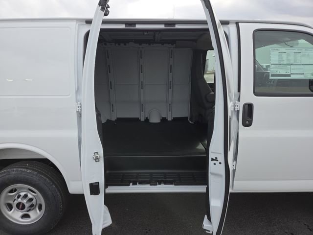 New 2026 GMC Savana 2500 w/ Driver Convenience Package image 21