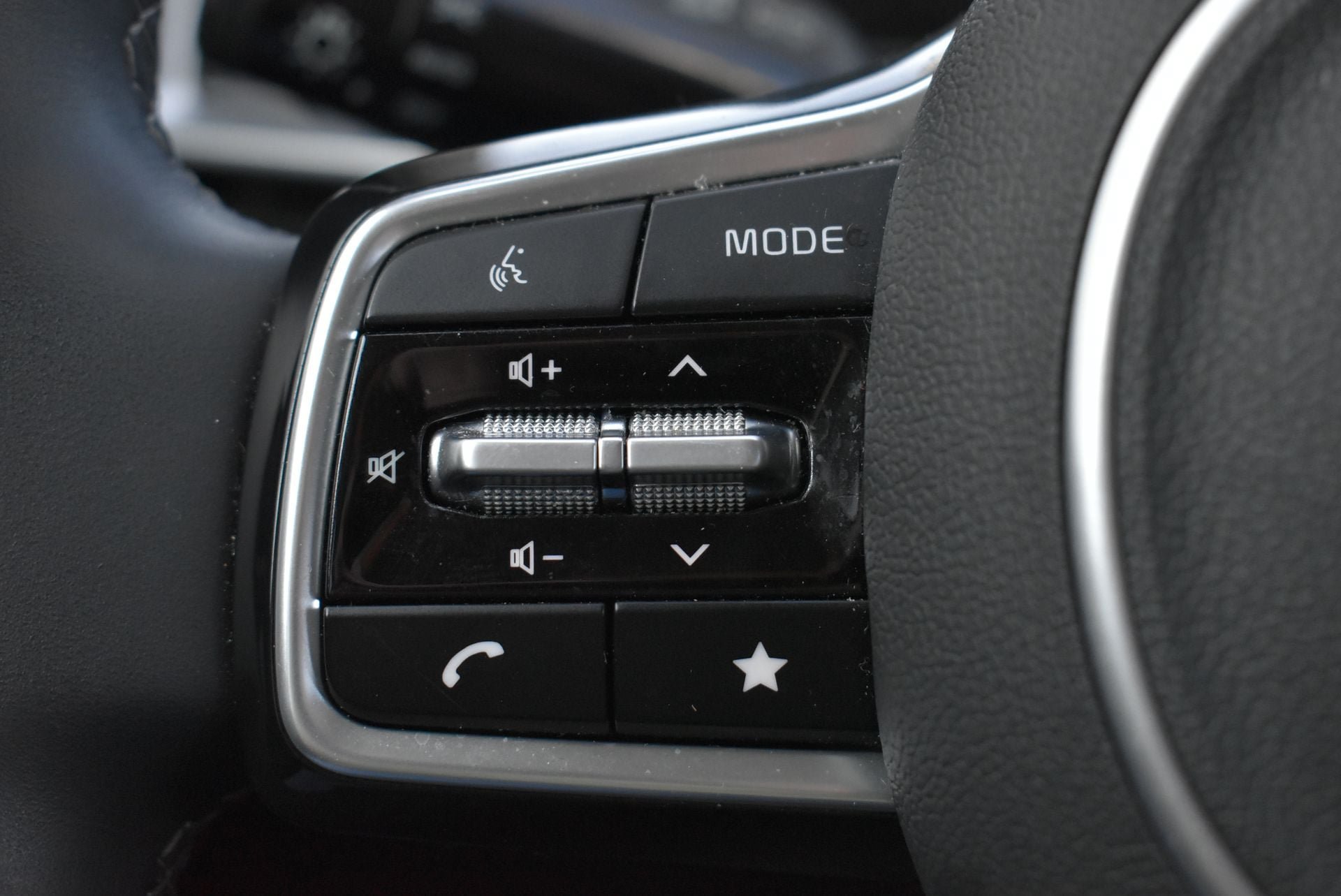 Used 2025 Kia Sorento S AWD/4WD image 19