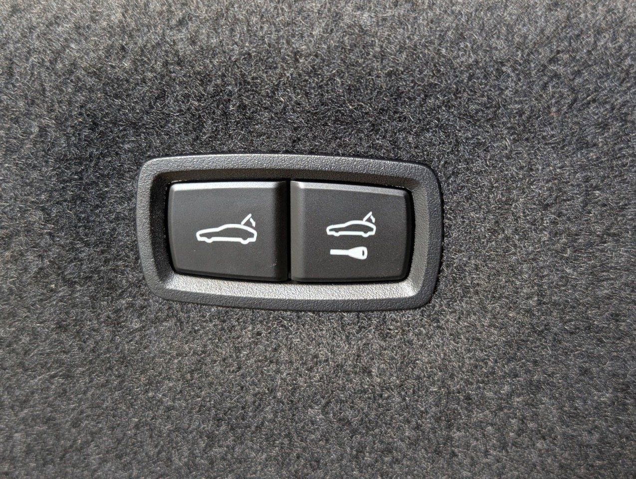 New 2024 Porsche Taycan image 17