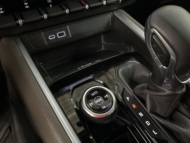 Used 2025 Chevrolet Colorado ZR2 w/ Technology Package AWD/4WD image 19