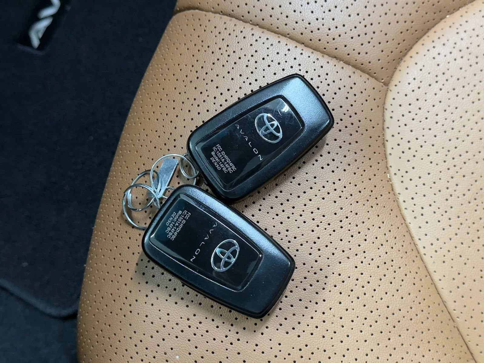 Used 2022 Toyota Avalon Limited w/ Advanced Safety Package FWD image 30
