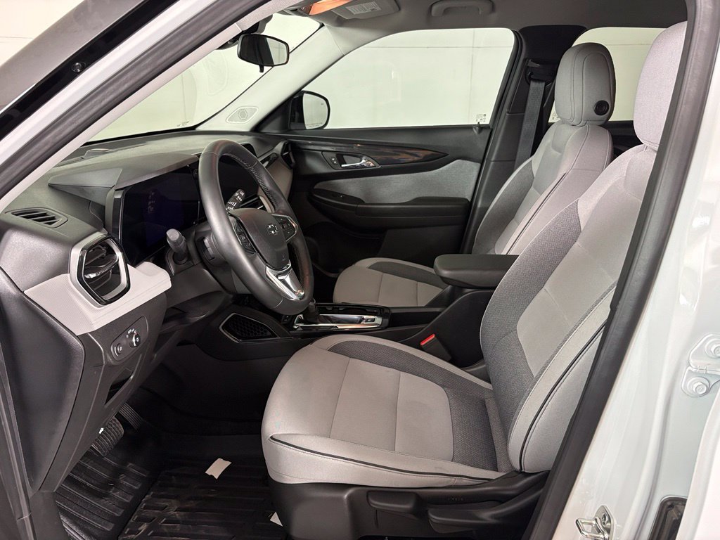 Used 2026 Chevrolet TrailBlazer LT w/ Midnight Edition AWD/4WD image 16