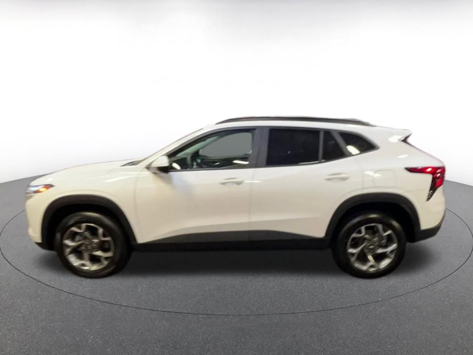 Used 2025 Chevrolet Trax LT image 9