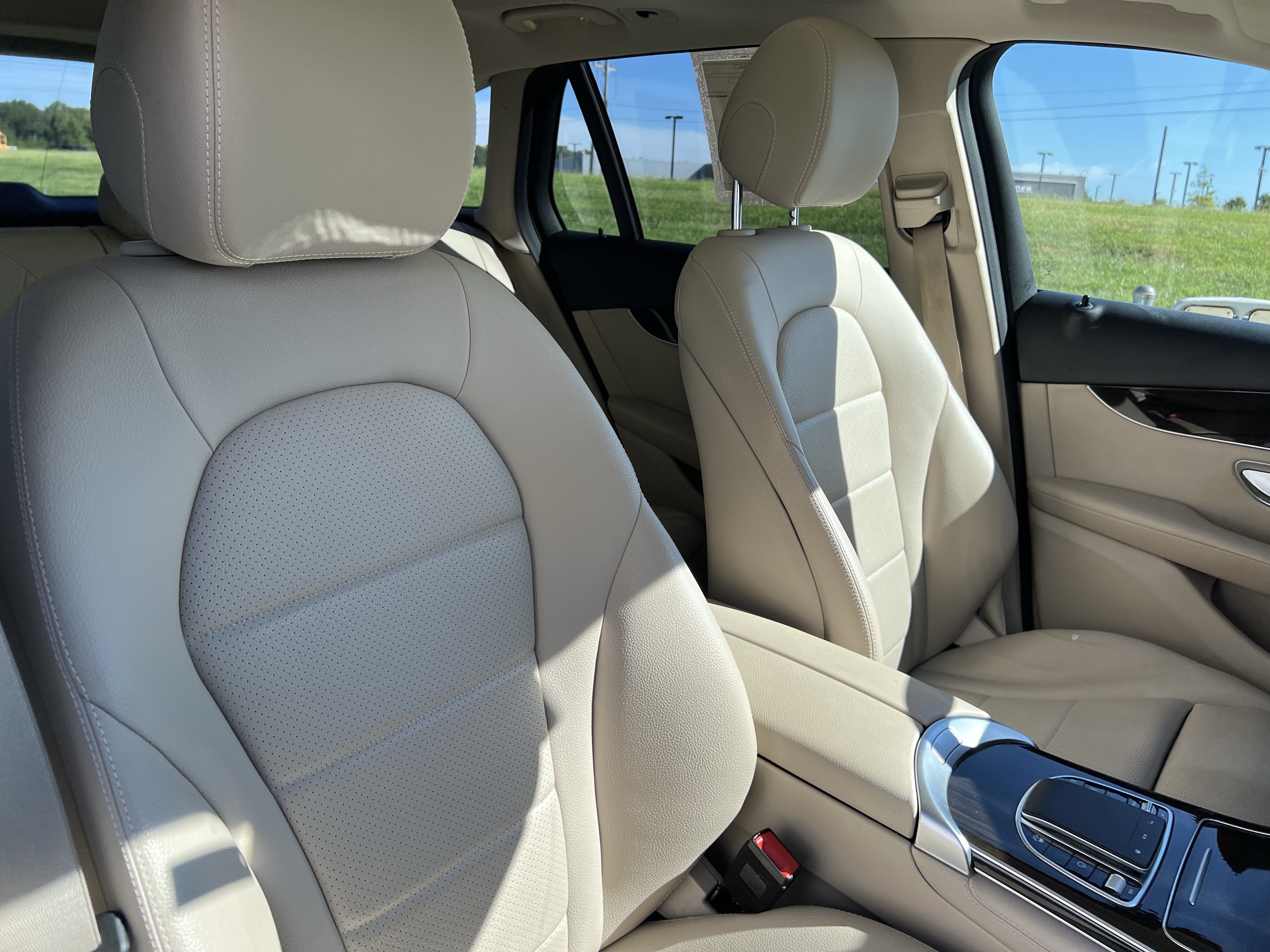 Used 2020 Mercedes-Benz GLC 300 4MATIC image 35