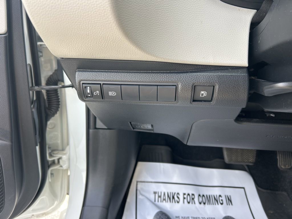 Used 2021 Toyota Corolla LE image 6