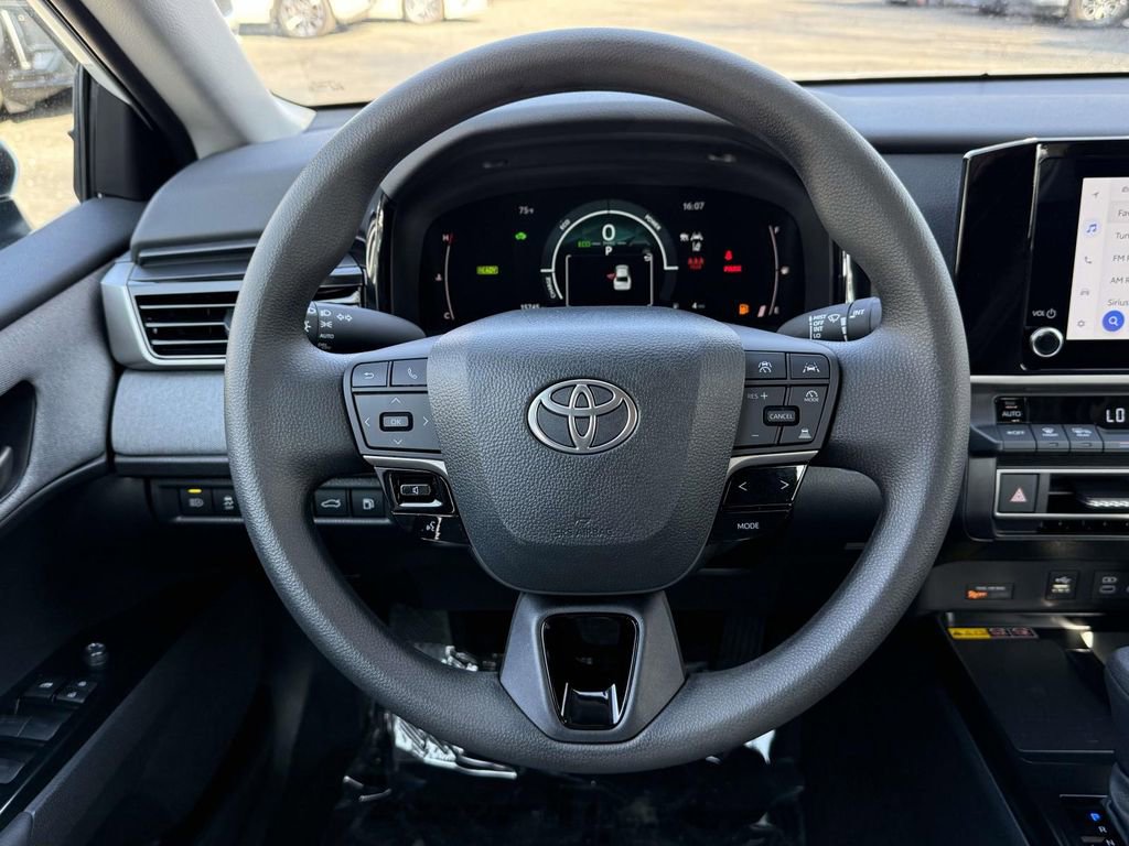 Used 2025 Toyota Camry LE image 19