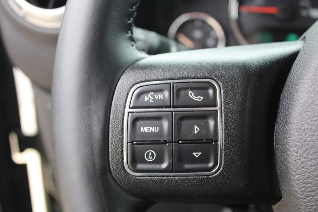 Used 2015 Jeep Wrangler Unlimited Rubicon w/ Connectivity Group AWD/4WD image 26